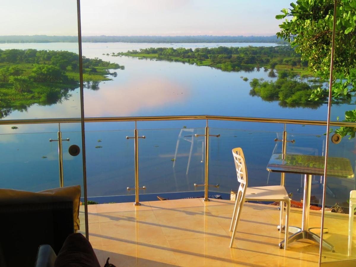 Boulevard 251 Riverside Apartments อีกีโตส ภายนอก รูปภาพ