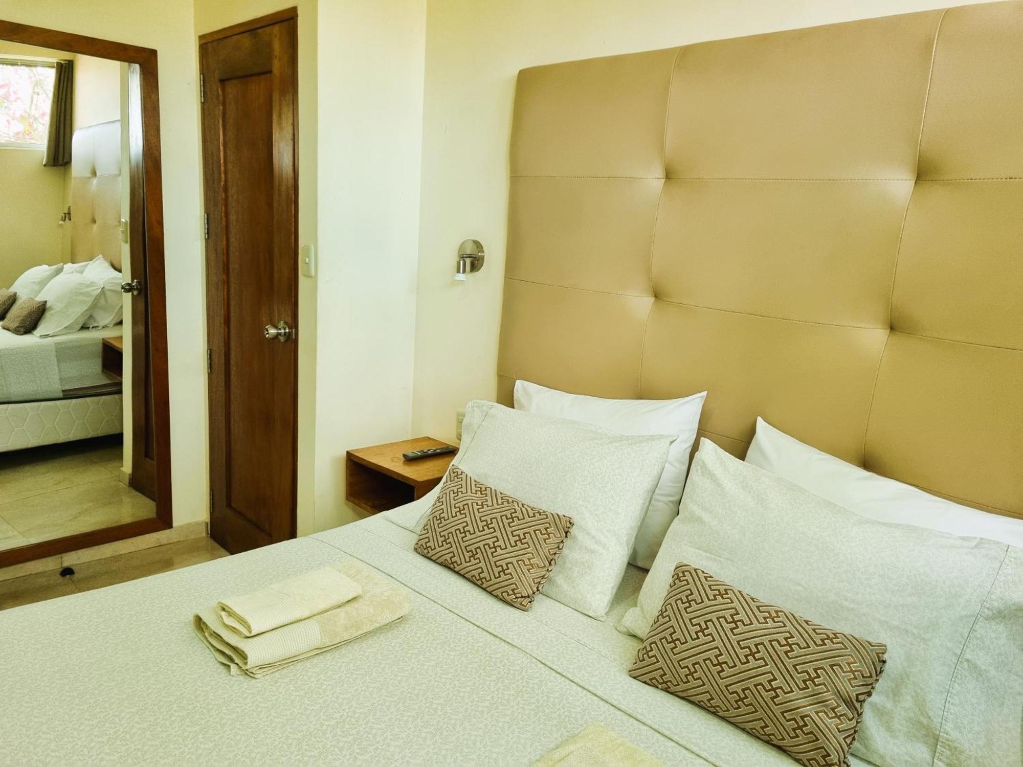 Boulevard 251 Riverside Apartments อีกีโตส ห้อง รูปภาพ