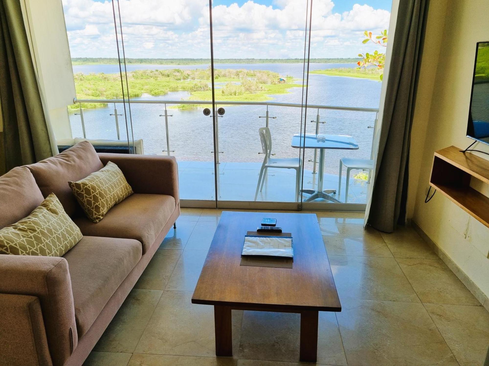Boulevard 251 Riverside Apartments อีกีโตส ห้อง รูปภาพ